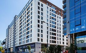 Vista Residence Spire- Free Underground Parking - City Center - Self Check-In